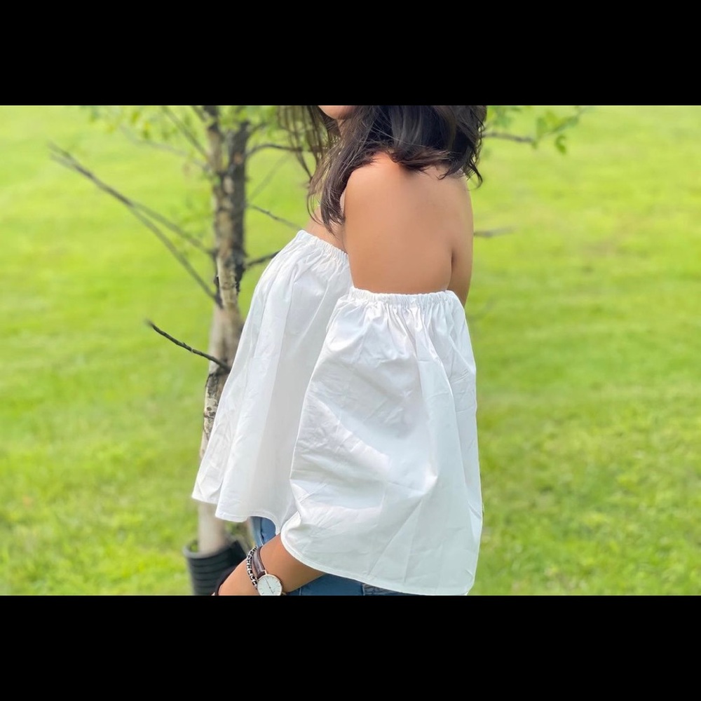 Solid Off the Shoulder Flowy Crop